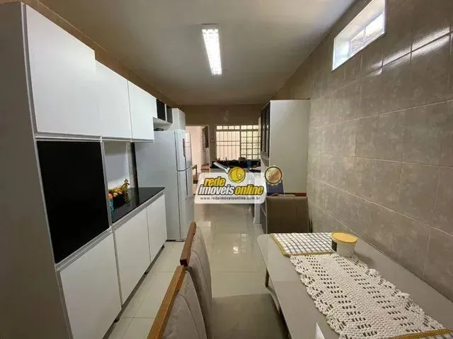 Imagem: Casa com 4 Dormitórios À Venda, 164 M²