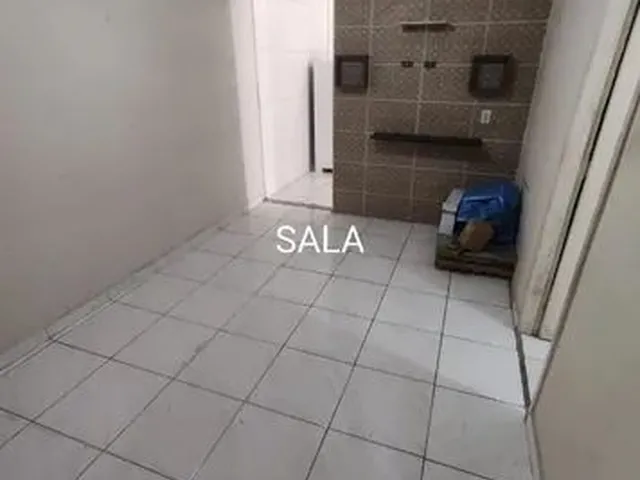 Imagem: A casa possui 4 Dormitórios, 2 Banheiros, 2 Vagas na