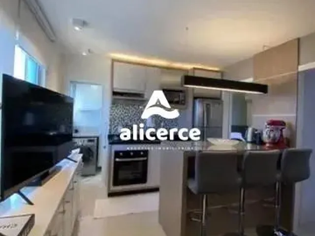 Imagem 3: Exceente Apartamento Reformado no Abraão de Dois Dormitórios - com Móveis Planejados