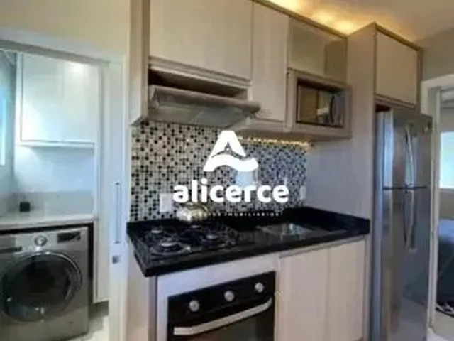 Imagem 6: Exceente Apartamento Reformado no Abraão de Dois Dormitórios - com Móveis Planejados