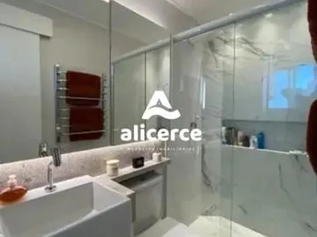 Imagem 4: Exceente Apartamento Reformado no Abraão de Dois Dormitórios - com Móveis Planejados