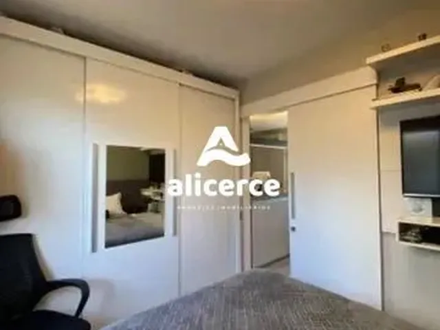 Imagem 8: Exceente Apartamento Reformado no Abraão de Dois Dormitórios - com Móveis Planejados