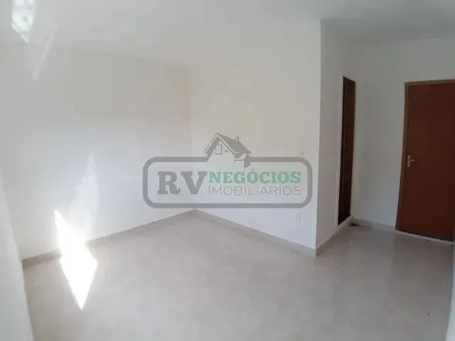Imagem 4: )(- Linda Casa Nova com 3 Quartos Terraço Quintal Gramado e Duas Vagas em Bairro Recanto