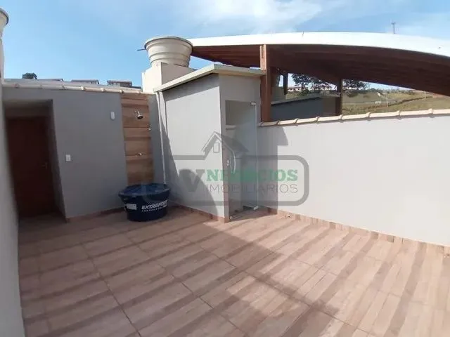 Imagem 2: )(- Linda Casa Nova com 3 Quartos Terraço Quintal Gramado e Duas Vagas em Bairro Recanto