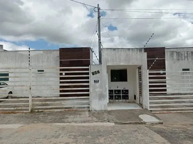 Imagem: A casa possui 2 Dormitórios, 2 Banheiros, 1 Vaga na