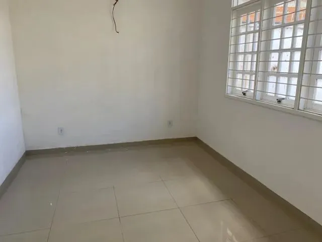 Imagem 4: Excelente Imóvel com Várias Salas e com Excelente Localização. Tratar C/ Jackson
