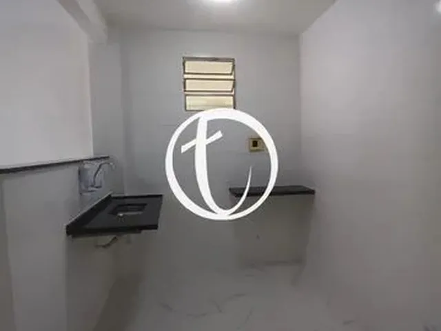 Imagem: O apartamento possui 2 Dormitórios, 1 Banheiro, 1 Vaga na