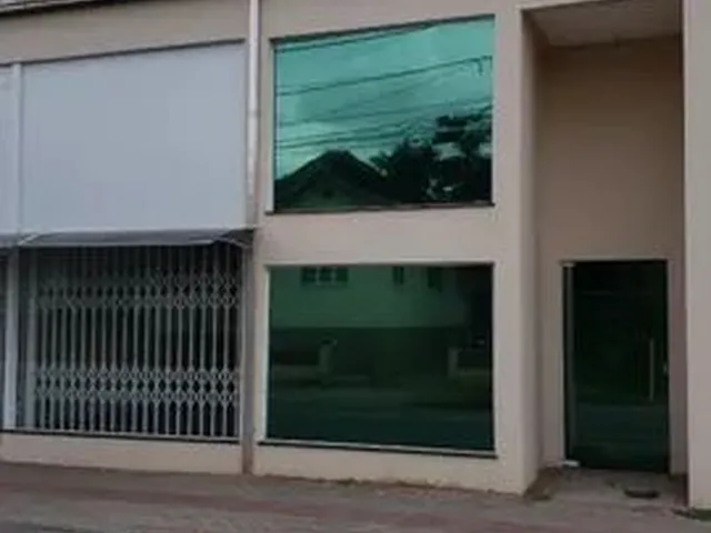 Imagem: O depósito possui 5 Vagas na garagem, 45m² de Área e
