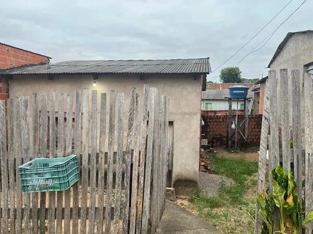 Imagem: A casa possui 2 Dormitórios, 2 Banheiros e está
