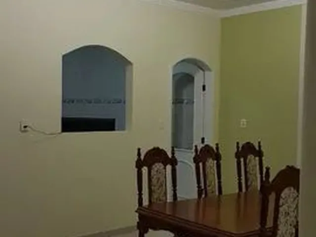 Imagem 16: Casa em Rua Tranquila, com 3 Quartos e 4 Vagas de Garagem