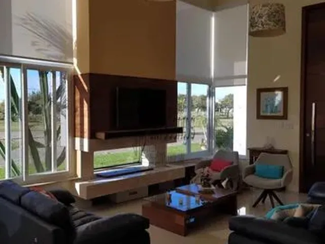 Imagem: Casa 4 Dormitórios Disponível para Locação