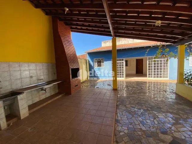 Imagem: Casa para Aluguel, 4 Quartos, 2 Suítes