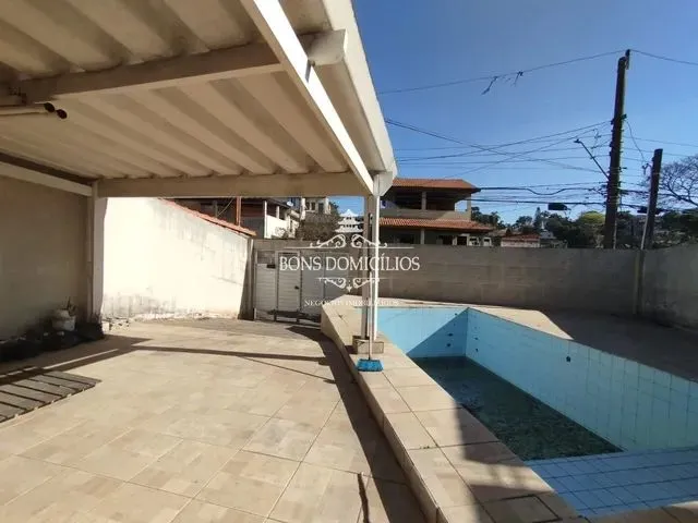 Imagem: A casa possui 2 Dormitórios, 1 Banheiro, 3 Vagas na