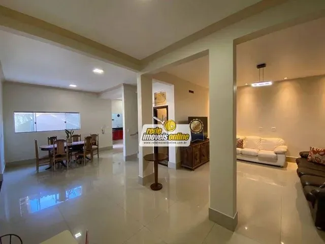 Imagem: Casa com 3 Dormitórios À Venda, 384 M²