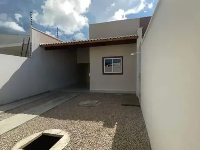Imagem 2: Casa em Maria Ortiz com Quintal e Garagem