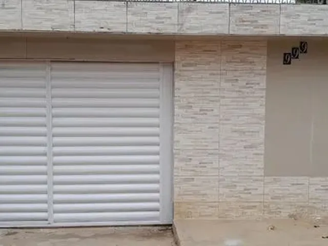 Imagem: A casa possui 2 Dormitórios, 1 Suíte, 3 Banheiros, 4