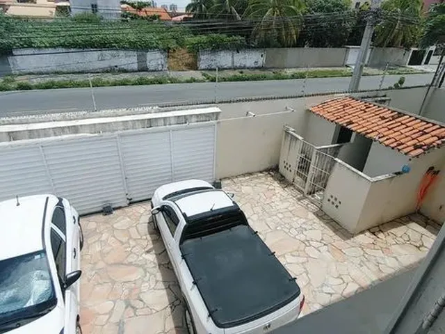Imagem 10: Casa em Rua Pública -Coroa do Meio