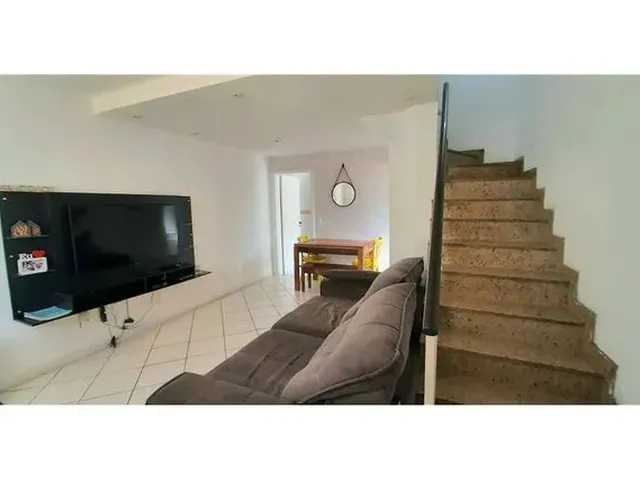 Imagem: Casa Germinada Triplex 3 Suítes para Alugar