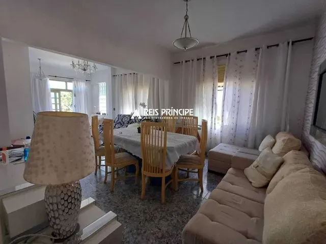 Imagem: Casa com 3 Quartos para Alugar na Vila Valqueire