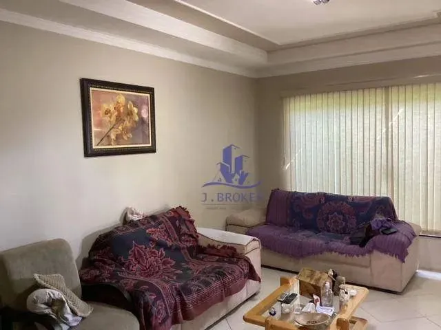 Imagem: A casa possui 3 Dormitórios, 1 Suíte, 3 Banheiros, 3