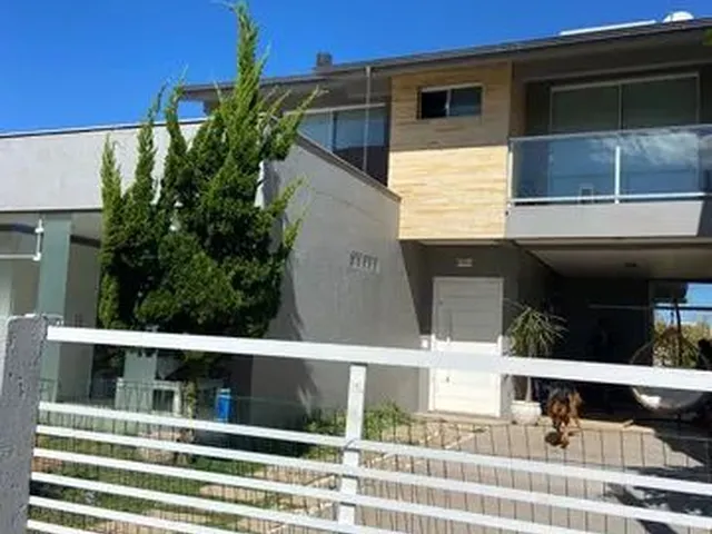 Imagem: Casa com 3 Quartos (1 Suíte) com 208 M²