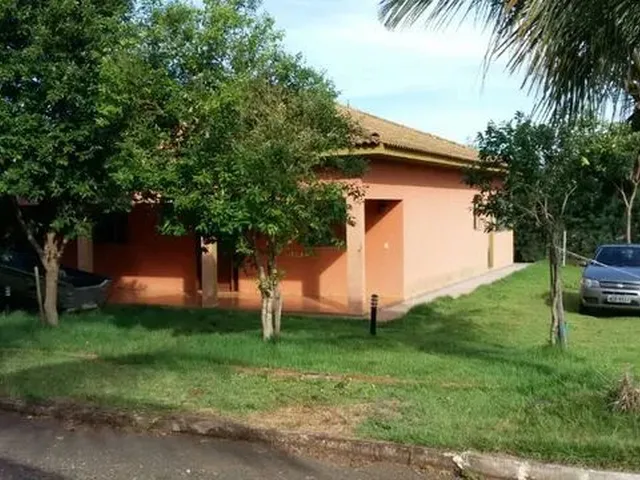 Imagem: A casa em condomínio possui 3 Dormitórios, 2 Banheiros, 5