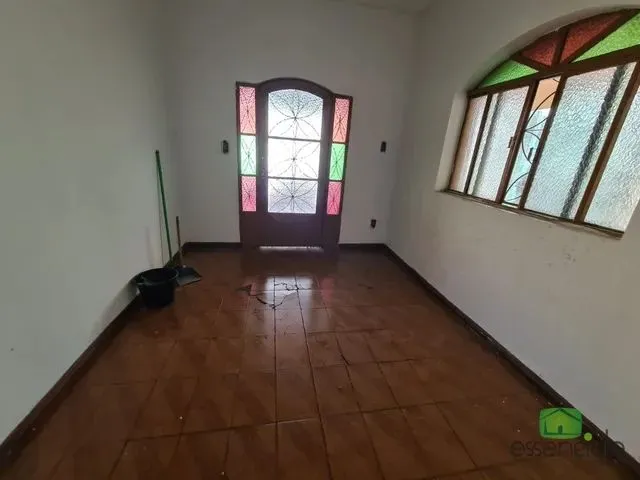 Imagem 2: Casa com 4 Dormitórios À Venda em Contagem
