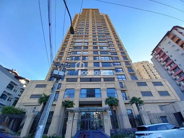 Imagem: O apartamento possui 3 Dormitórios, 2 Banheiros, 3 Vagas