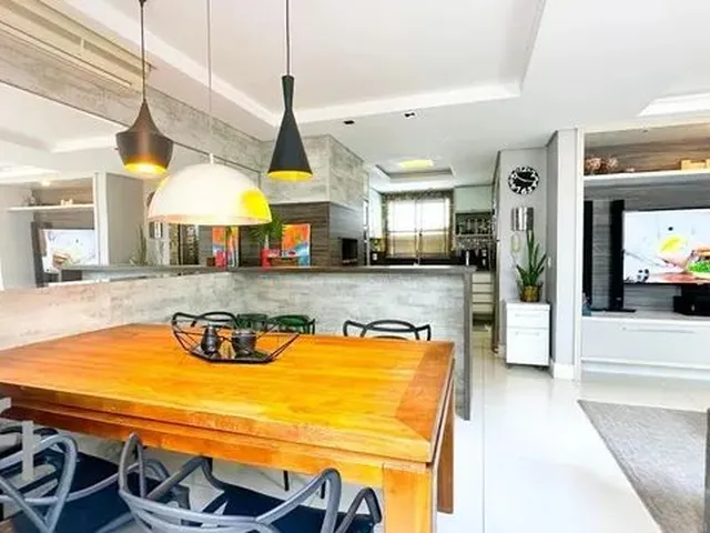 Imagem: A casa possui 3 Dormitórios, 2 Suítes, 1 Banheiro, 3