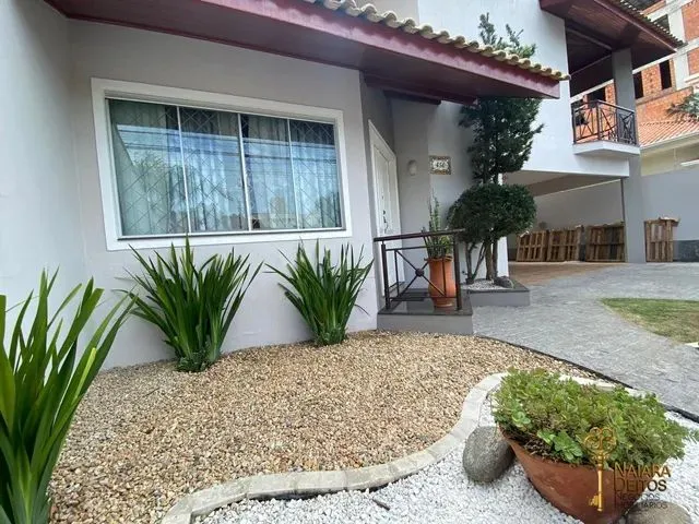 Imagem: Casa com 04 Dormitórios Sendo 01 Suíte