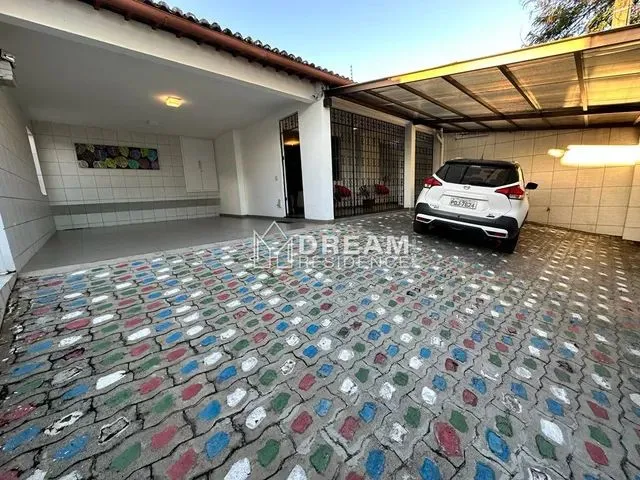 Imagem 2: Casa para Venda Possui 280 Metros Quadrados com 4 Quartos em Hipódromo - Recife - Pe