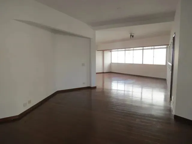 Imagem 2: 04 Quartos, 02 Suítes, 02 Vagas de Garagem
