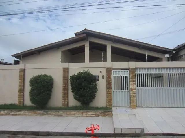 Imagem: A casa possui 2 Dormitórios, 3 Banheiros, 1 Vaga na