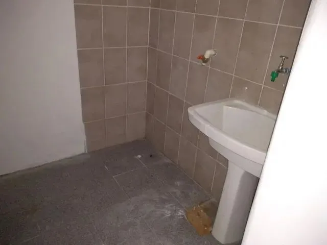 Imagem 4: Ap 2 Dormitórios, Wc-Auxiliar, Peças Amplas, Térreo, Prédio Seguro C/Câmeras