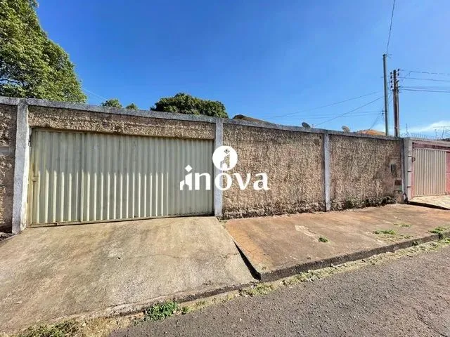 Imagem: Casa para Aluguel, 3 Quartos, 2 Vagas, Boa
