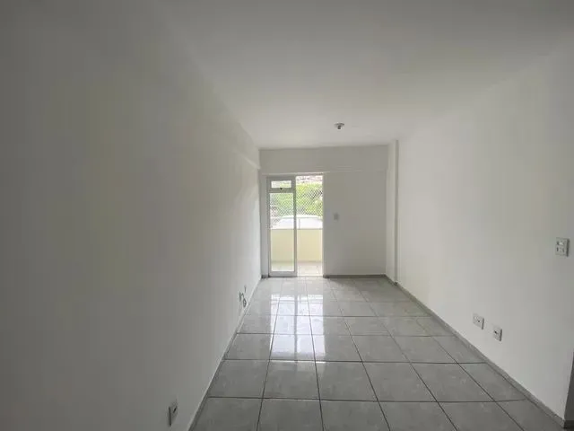Imagem 8: Apartamento para Venda com 2 Quartos Sala com Varanda e Garagem Próximo Ao Centro Juiz De