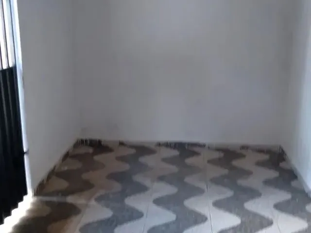 Imagem: A casa possui 1 Vaga na garagem, 10m² de Área e está