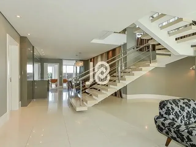 Imagem 5: Casa Clássica com 3 Suítes, Escritório e Piscina! Casa Clássica com 3 Suítes
