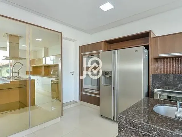 Imagem 3: Casa Clássica com 3 Suítes, Escritório e Piscina! Casa Clássica com 3 Suítes