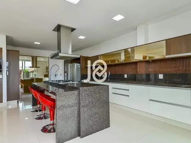 Imagem 4: Casa Clássica com 3 Suítes, Escritório e Piscina! Casa Clássica com 3 Suítes