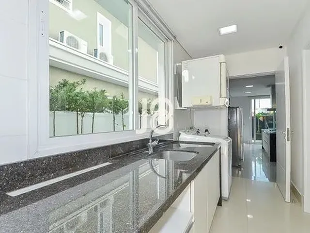 Imagem 10: Casa Clássica com 3 Suítes, Escritório e Piscina! Casa Clássica com 3 Suítes