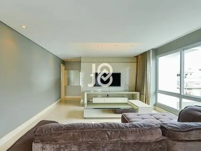 Imagem 2: Casa Clássica com 3 Suítes, Escritório e Piscina! Casa Clássica com 3 Suítes