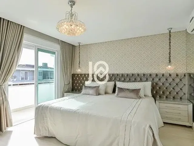 Imagem 15: Casa Clássica com 3 Suítes, Escritório e Piscina! Casa Clássica com 3 Suítes