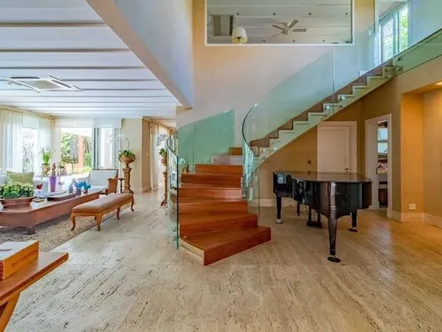 Imagem: A casa em condomínio possui 5 Dormitórios, 5 Banheiros, 5