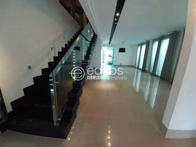 Imagem: Casa em Condomínio para Aluguel, 4 Quartos