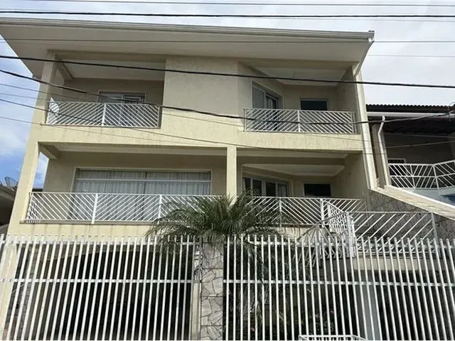 Imagem: Casa Bem Conservada e Espaçosa no Residencial