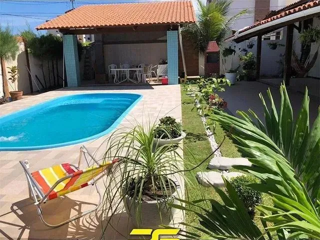 Imagem: A casa possui 3 Dormitórios, 3 Suítes, 3 Banheiros,