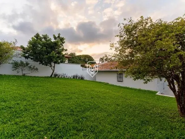 Imagem: Casa Comercial no Ahú com 7 Salas e 5 Vagas