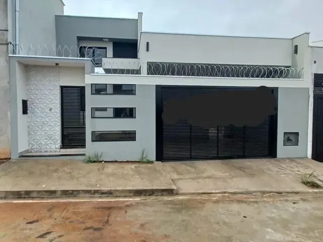 Imagem: A casa possui 3 Dormitórios, 1 Suíte, 2 Banheiros, 2