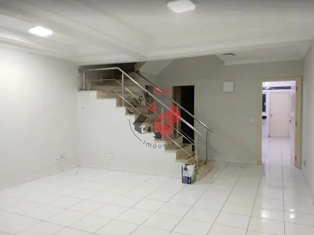Imagem: A casa possui 4 Dormitórios, 2 Suítes, 4 Banheiros, 2